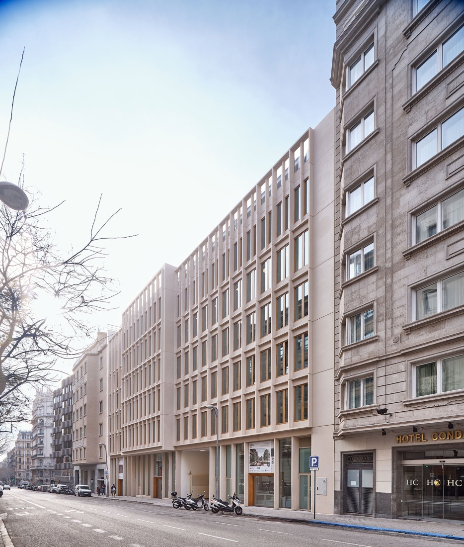 Renovation of the Aribau195 building by scob. Photograph by Adrià Goula.