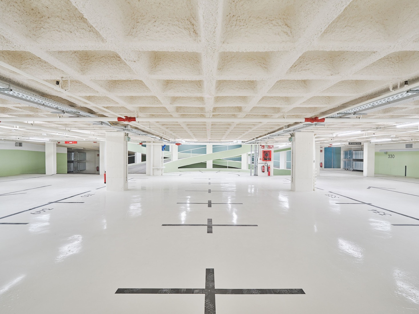Renovation of the Aribau195 building by scob. Photograph by Adrià Goula.
