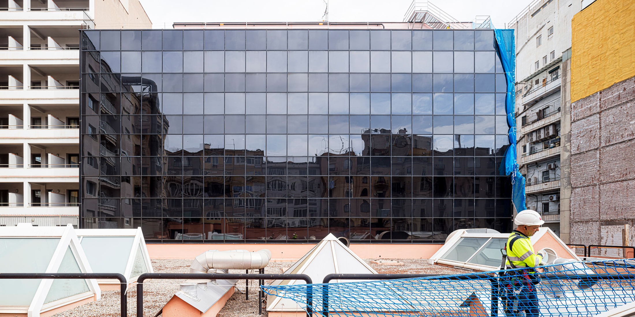 Renovation of the Aribau195 building by scob. Initial state photograph by Adrià Goula.