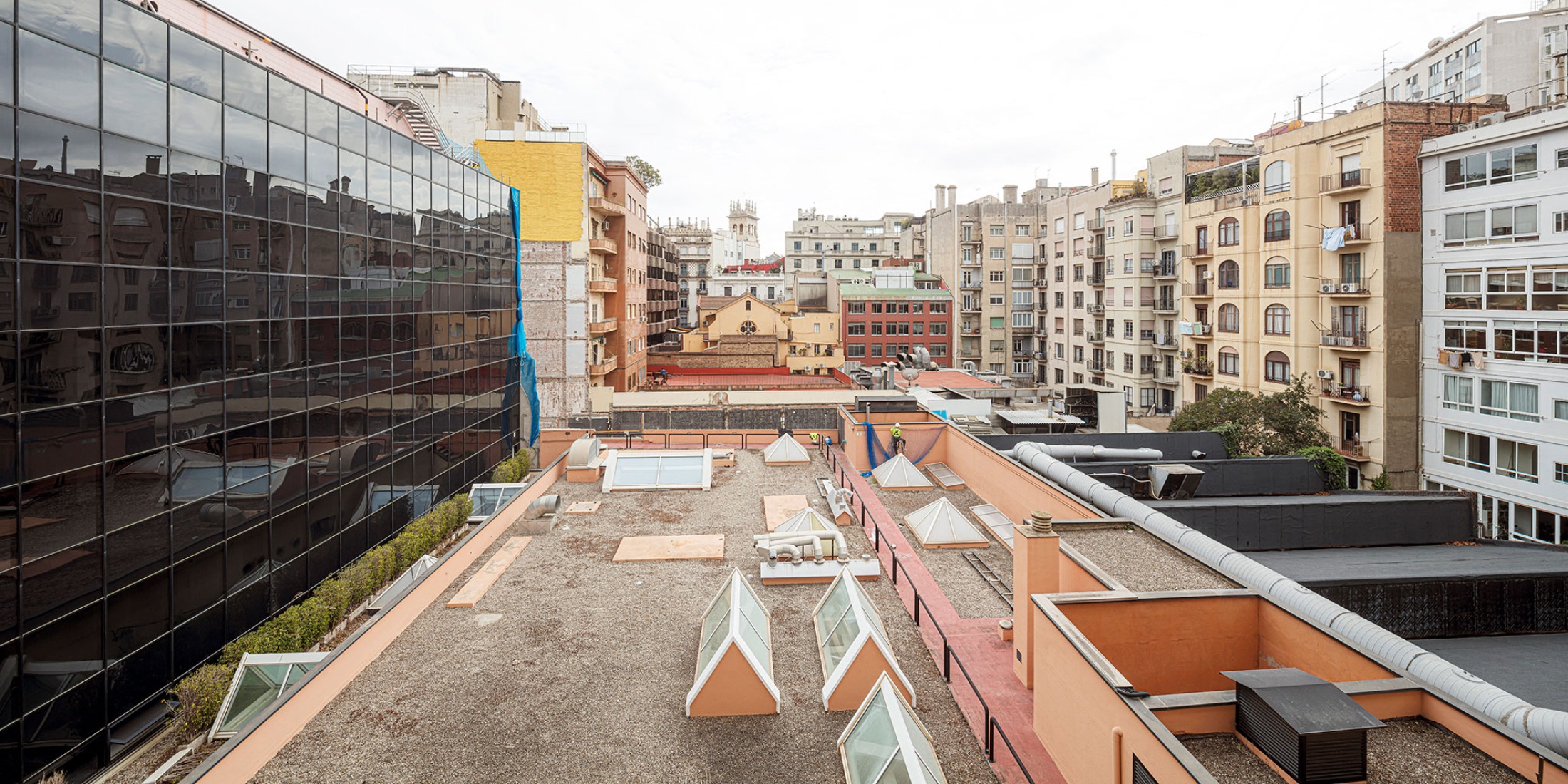 Renovation of the Aribau195 building by scob. Initial state photograph by Adrià Goula.