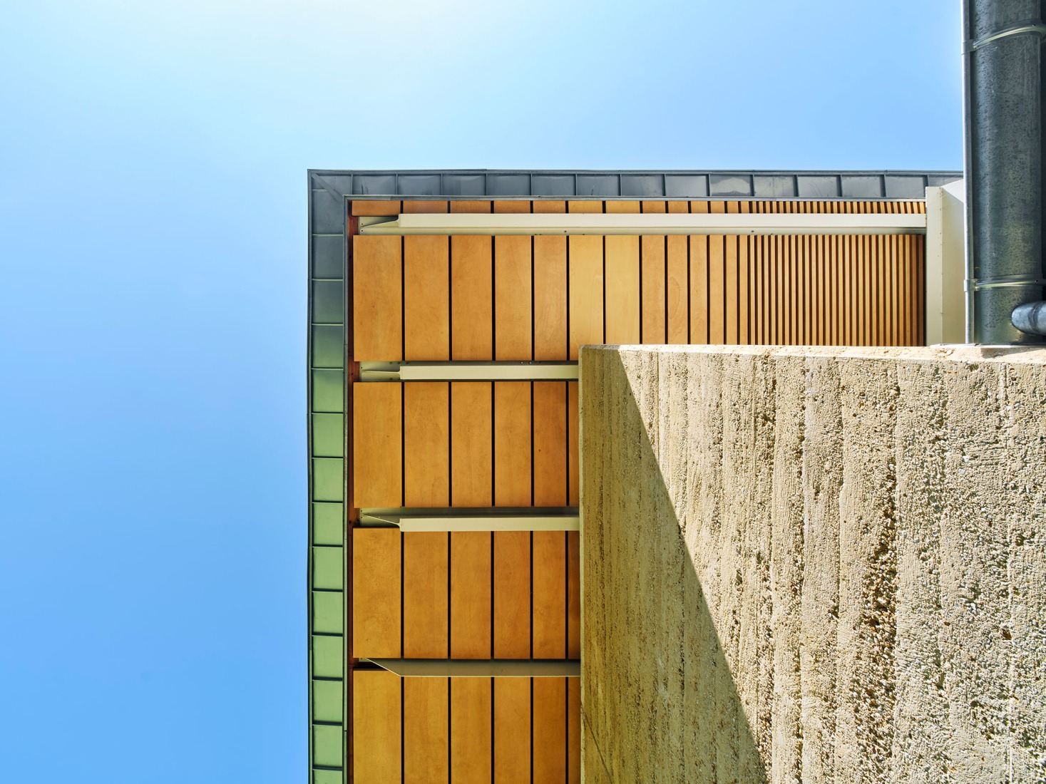 Multi-purpose hall in Châteaufort by Berellini Architecte. Photograph by Michel Denance.