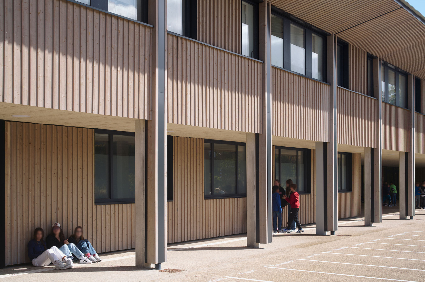 Robert Badinter Secondary School by Coldefy. Photograph by Julien Lanoo.