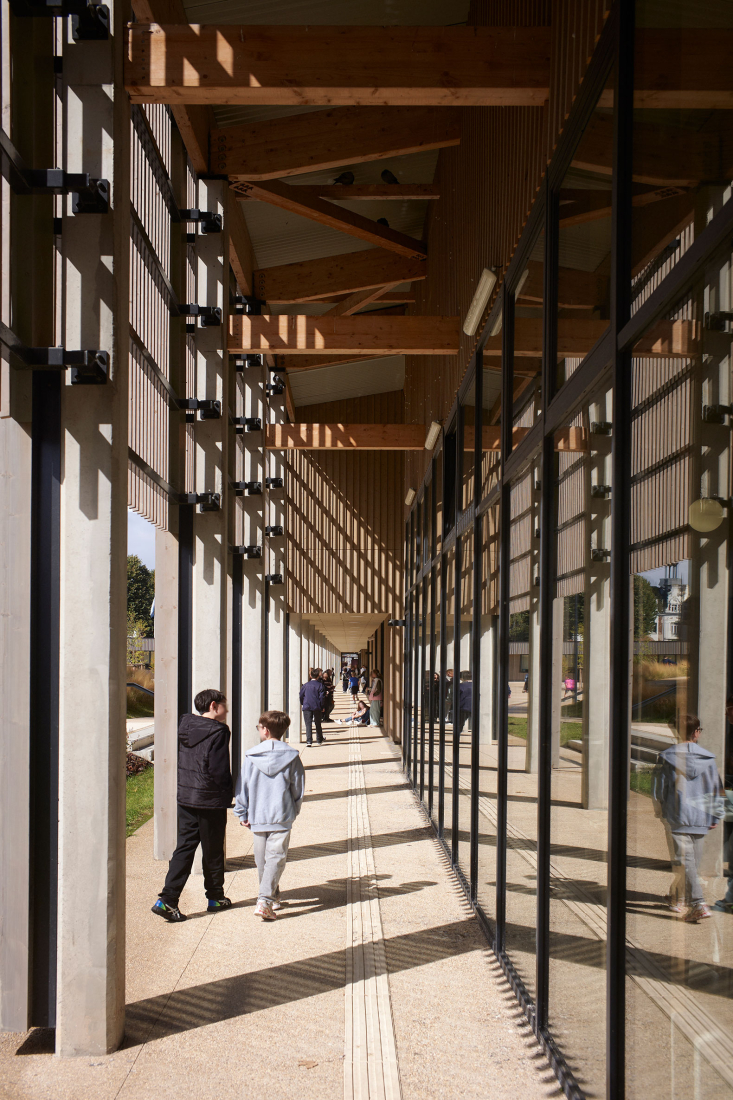 Robert Badinter Secondary School by Coldefy. Photograph by Julien Lanoo.