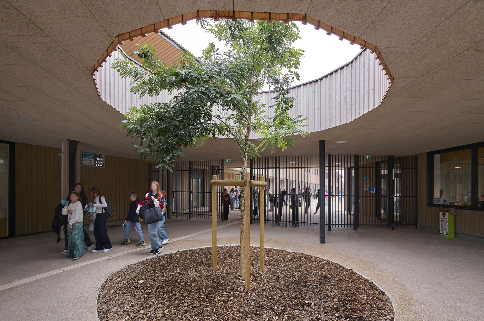 Robert Badinter Secondary School by Coldefy. Photograph by Julien Lanoo.
