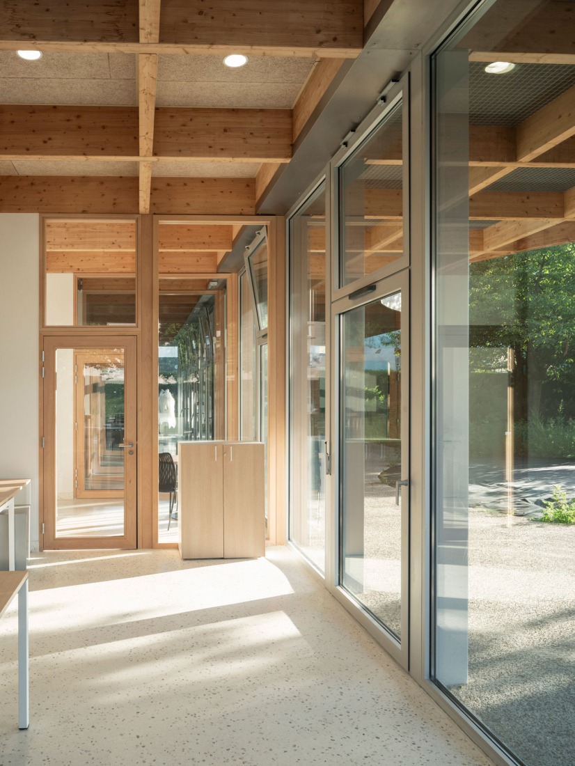 Construction of a central kitchen and a community restaurant in Ermont by Ateliers O-S architectes. Photograph by Cyrille Weiner.