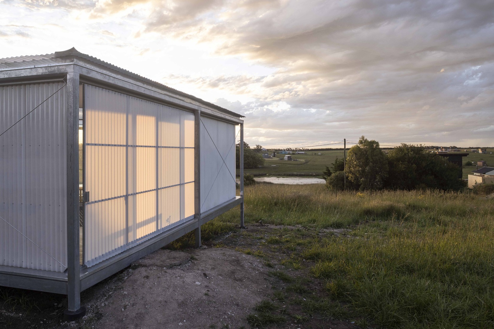 «Casa Tangram» por Bioma. Fotografía por Luis Barandiarán.