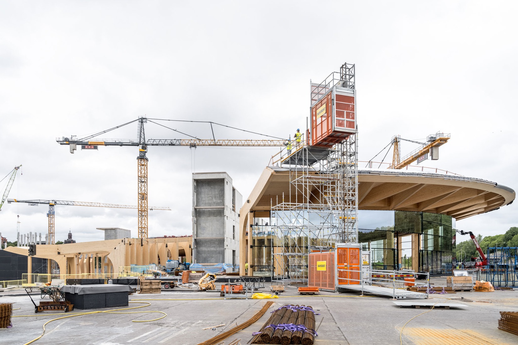 Construction process. "World of Volvo" by Henning Larsen. 