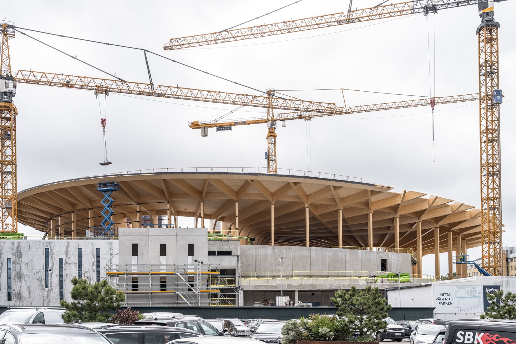 Construction process. "World of Volvo" by Henning Larsen. 