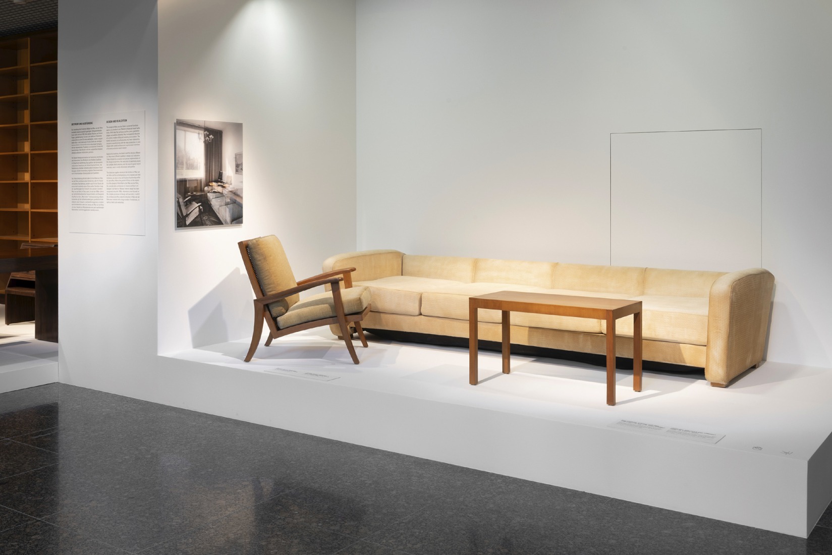 Lilly Reich (?) y Friedrich Hirz, «Ladies' Room» de Haus Lemke, 1934/35. Fotografía por Staatliche Museen zu Berlin, Kunstgewerbemuseum / Stephan Klonk.