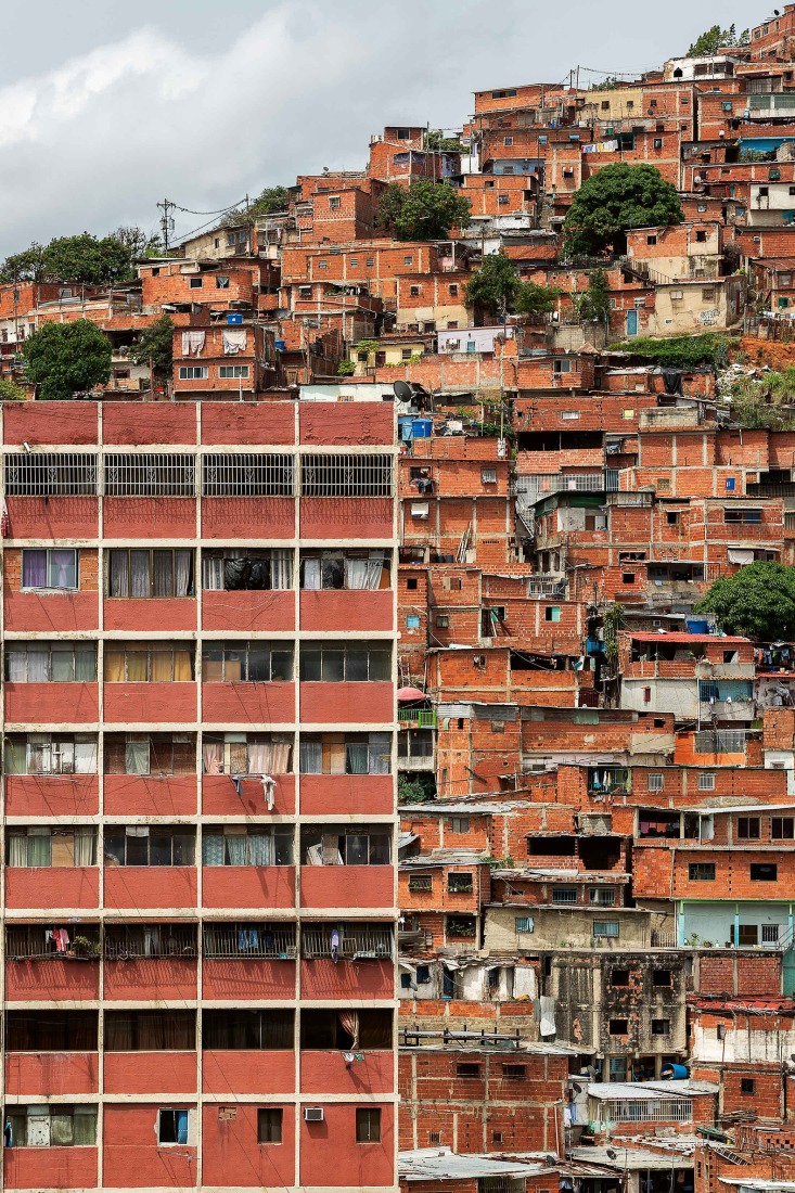 Comunidad 23 de Enero, 1955–1957. Fotografiado el 23 de junio de 2014. «A Collection of Latin American Modern Architecture. Volume 2». Fotografía por Leonardo Finotti. Cortesía de 2025 Lars Müller Publishers.