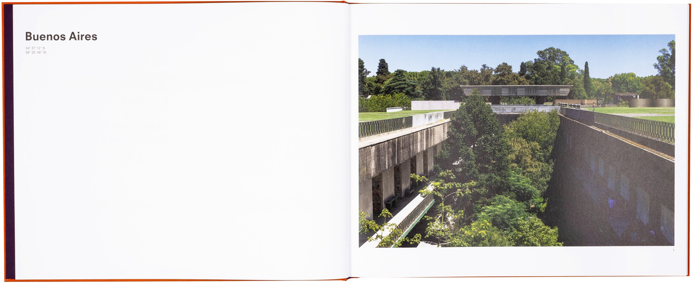 Fotografía de producto de «A Collection of Latin American Modern Architecture. Volume 2», Lars Müller Publishers, 2025. Cortesía de 2025 Lars Müller Publishers.