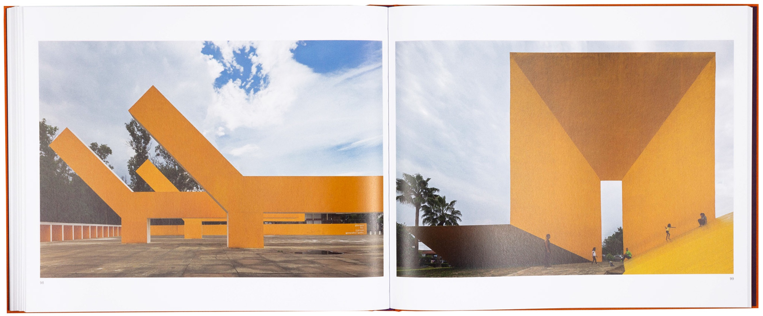 Fotografía de producto de «A Collection of Latin American Modern Architecture. Volume 2», Lars Müller Publishers, 2025. Cortesía de 2025 Lars Müller Publishers.