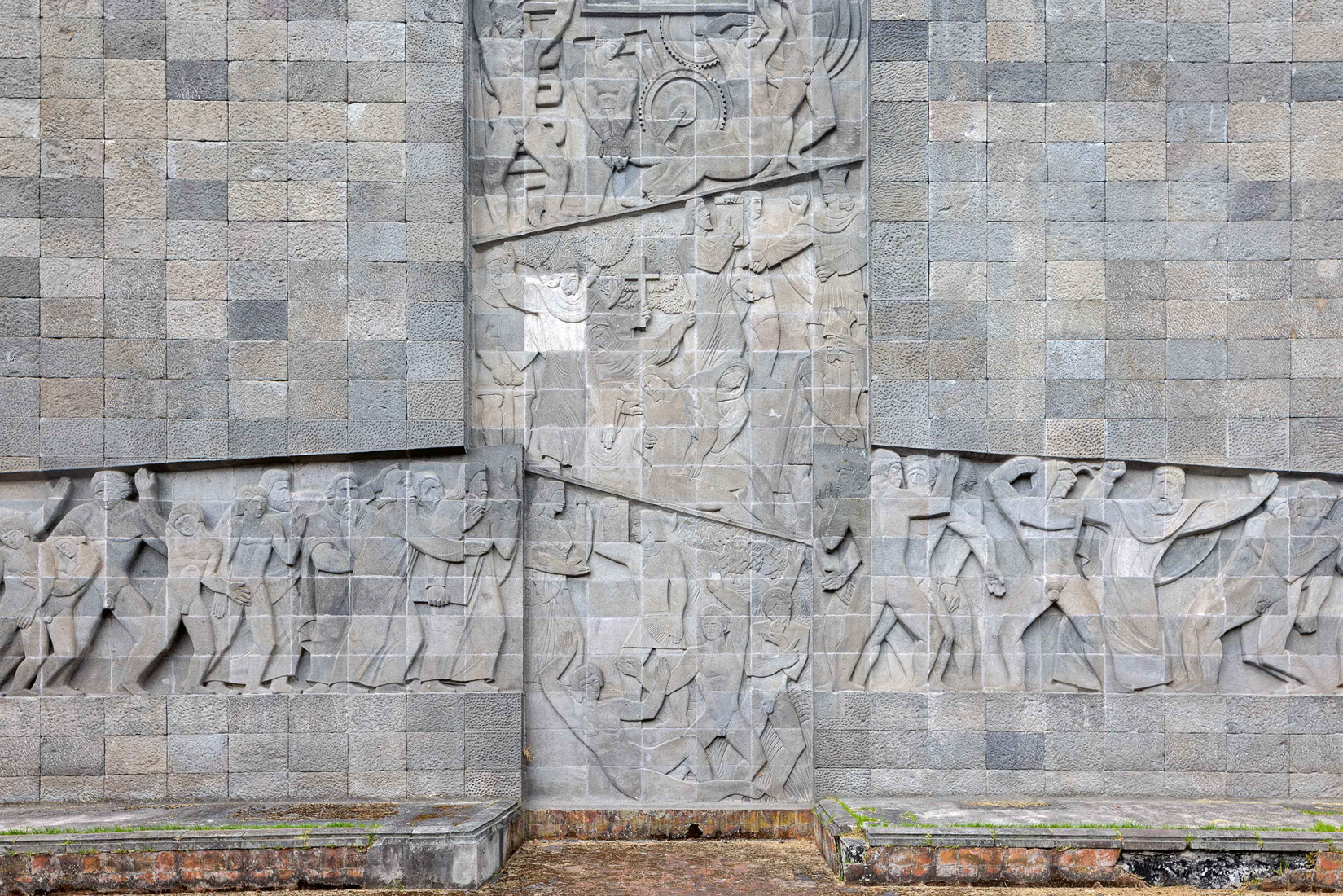 Teatro Universitario – UCE, 1945–1947. Fotografiado el 7 de octubre de 2023. «A Collection of Latin American Modern Architecture. Volume 2». Fotografía por Leonardo Finotti. Cortesía de 2025 Lars Müller Publishers.