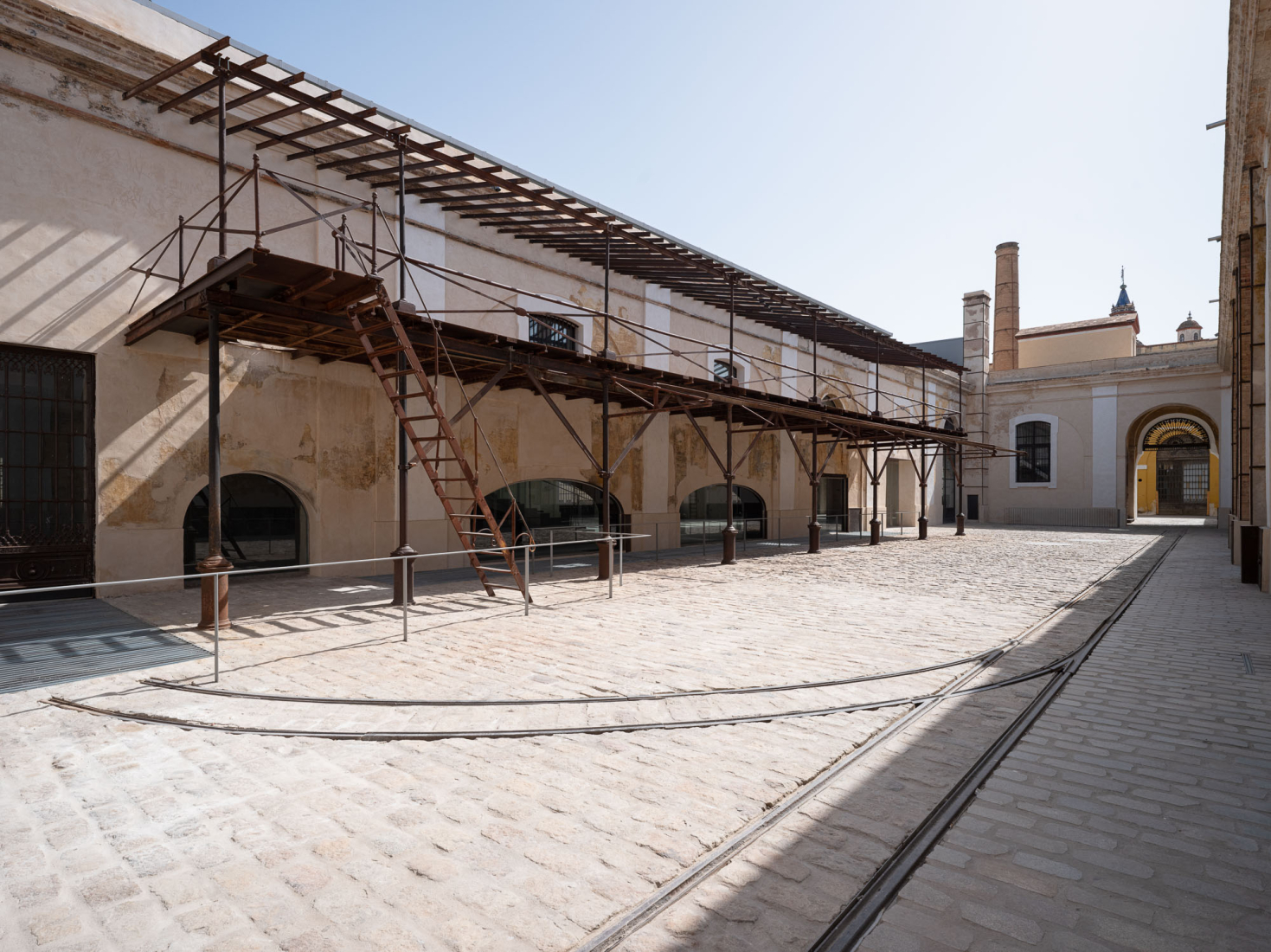 "Centro Magallanes_ICC" at the Royal Artillery Factory of Seville by Reina & Asociados. Photograph by Fernando Alda.