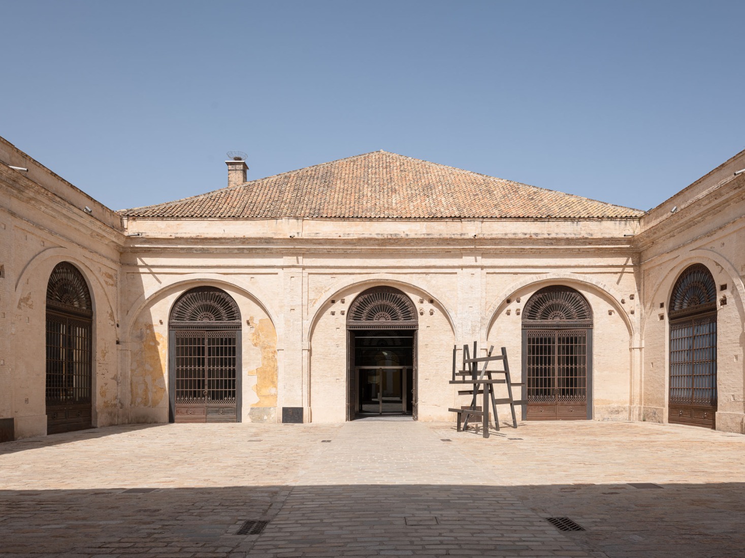 "Centro Magallanes_ICC" at the Royal Artillery Factory of Seville by Reina & Asociados. Photograph by Fernando Alda.