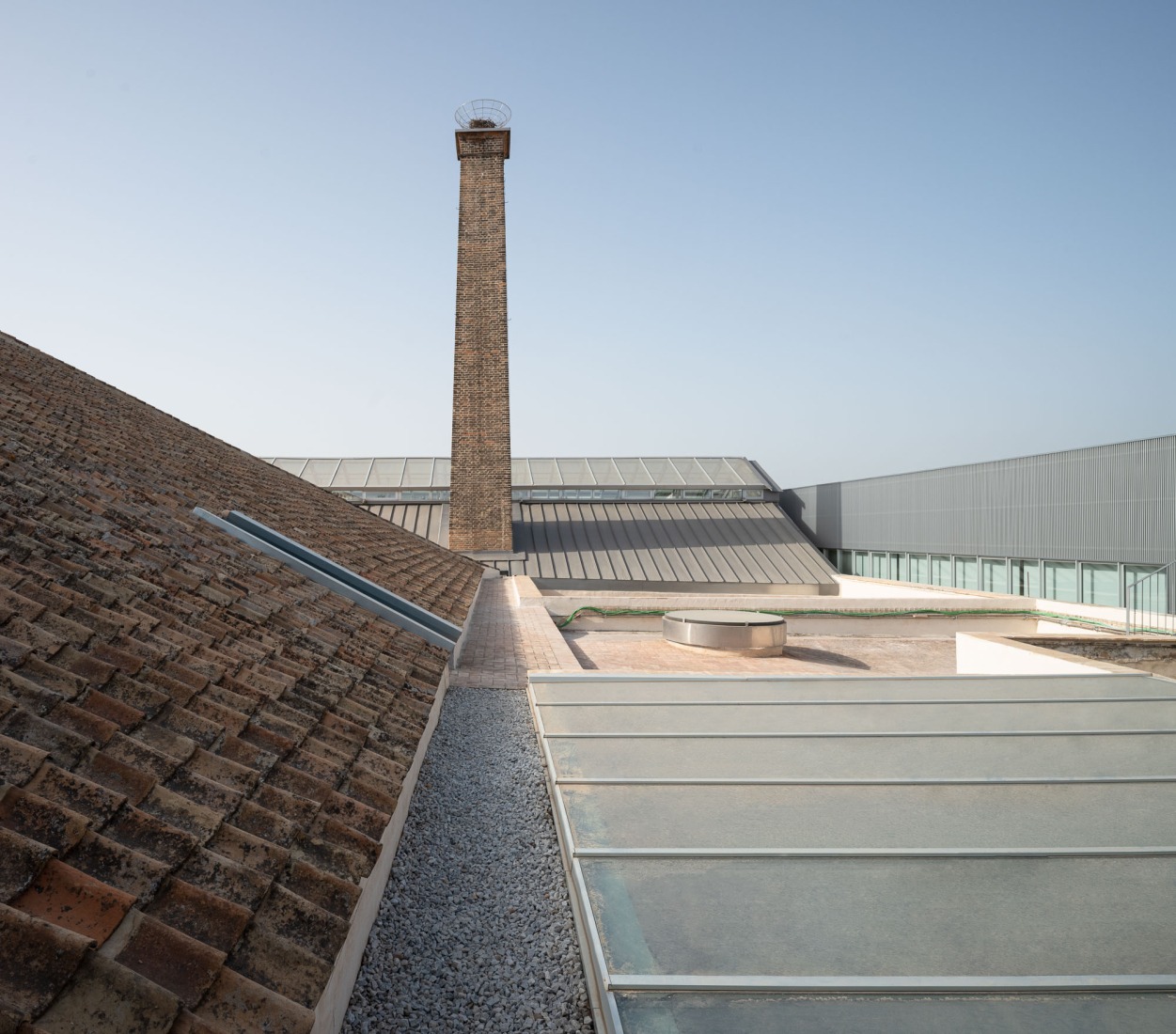 "Centro Magallanes_ICC" at the Royal Artillery Factory of Seville by Reina & Asociados. Photograph by Fernando Alda.