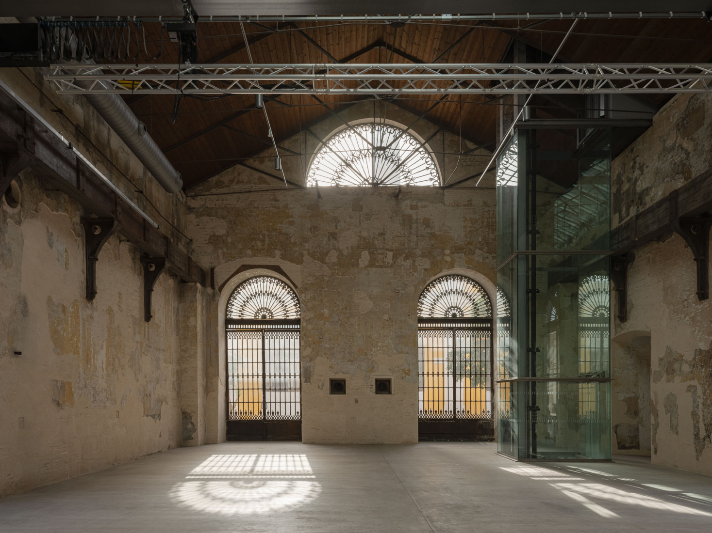 "Centro Magallanes_ICC" at the Royal Artillery Factory of Seville by Reina & Asociados. Photograph by Fernando Alda.