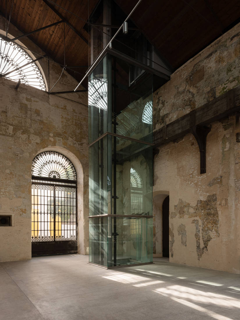 "Centro Magallanes_ICC" at the Royal Artillery Factory of Seville by Reina & Asociados. Photograph by Fernando Alda.