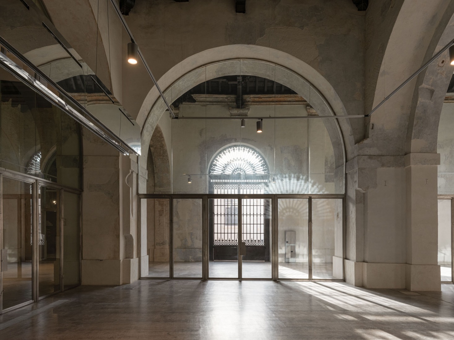 "Centro Magallanes_ICC" at the Royal Artillery Factory of Seville by Reina & Asociados. Photograph by Fernando Alda.