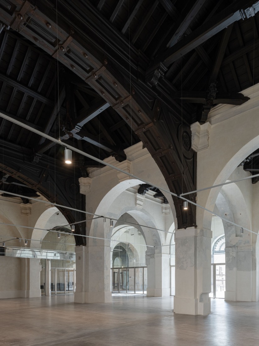 "Centro Magallanes_ICC" at the Royal Artillery Factory of Seville by Reina & Asociados. Photograph by Fernando Alda.