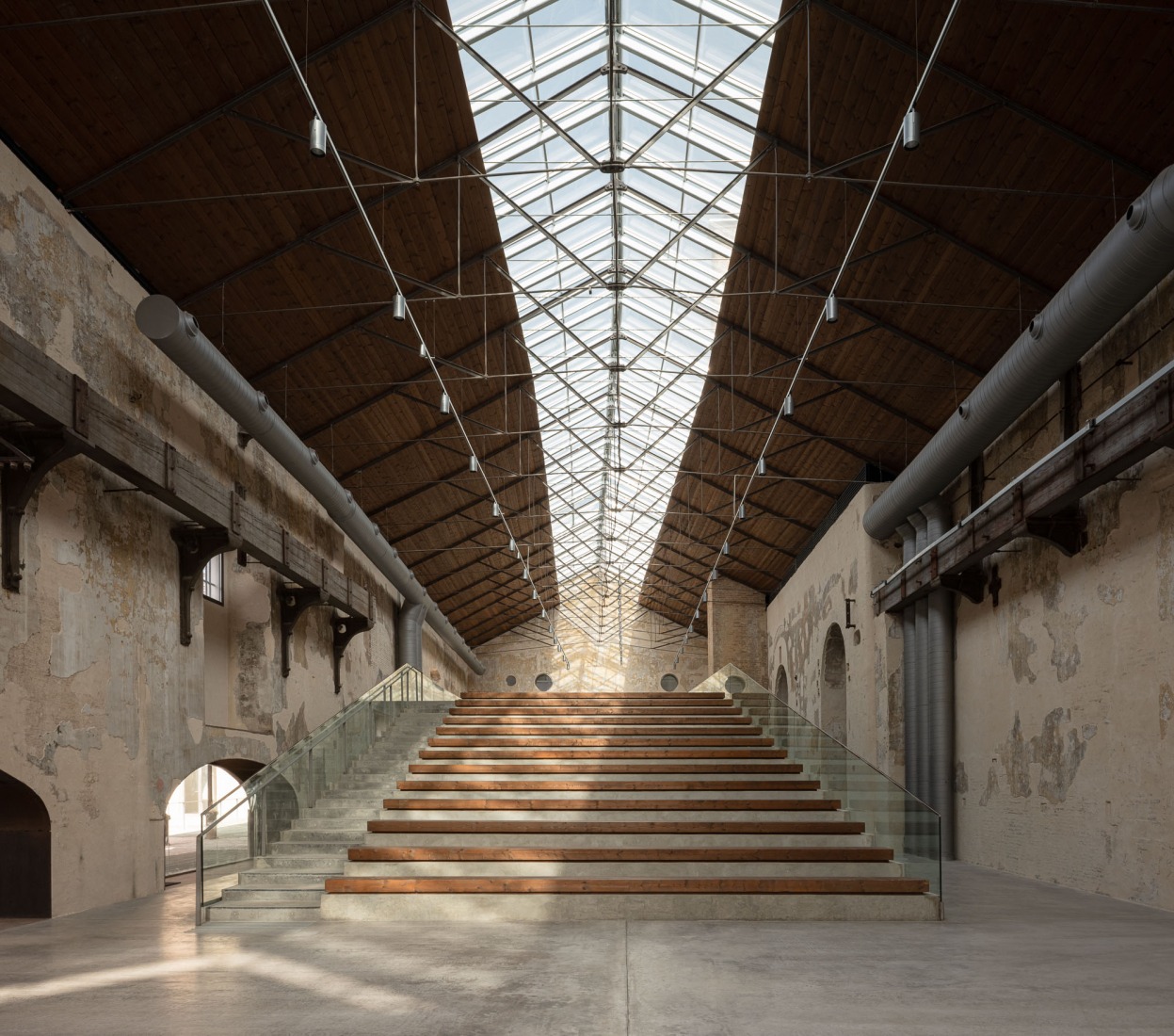 "Centro Magallanes_ICC" at the Royal Artillery Factory of Seville by Reina & Asociados. Photograph by Fernando Alda.