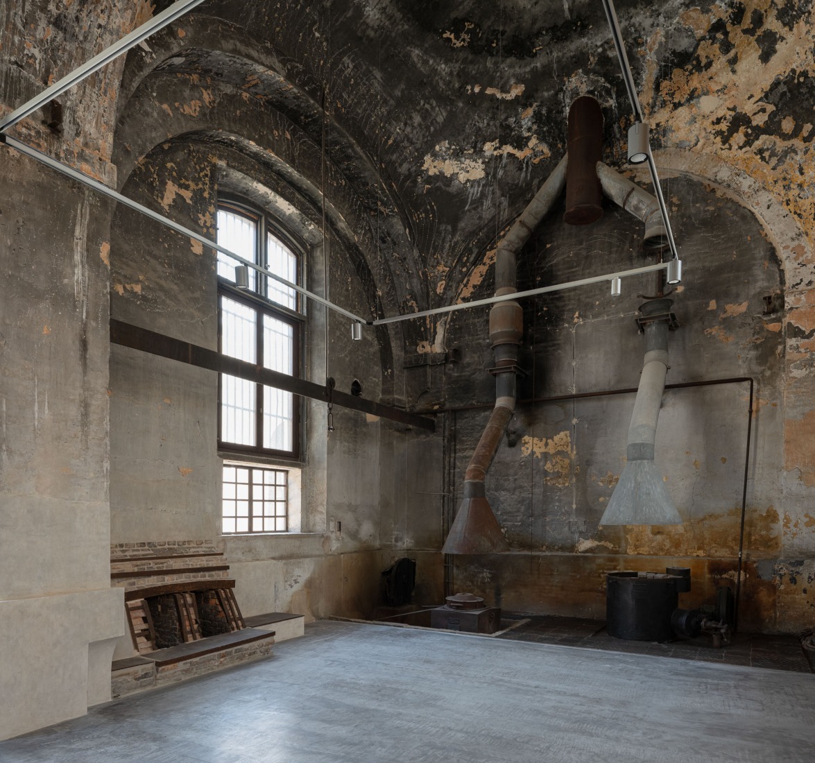 "Centro Magallanes_ICC" at the Royal Artillery Factory of Seville by Reina & Asociados. Photograph by Fernando Alda.