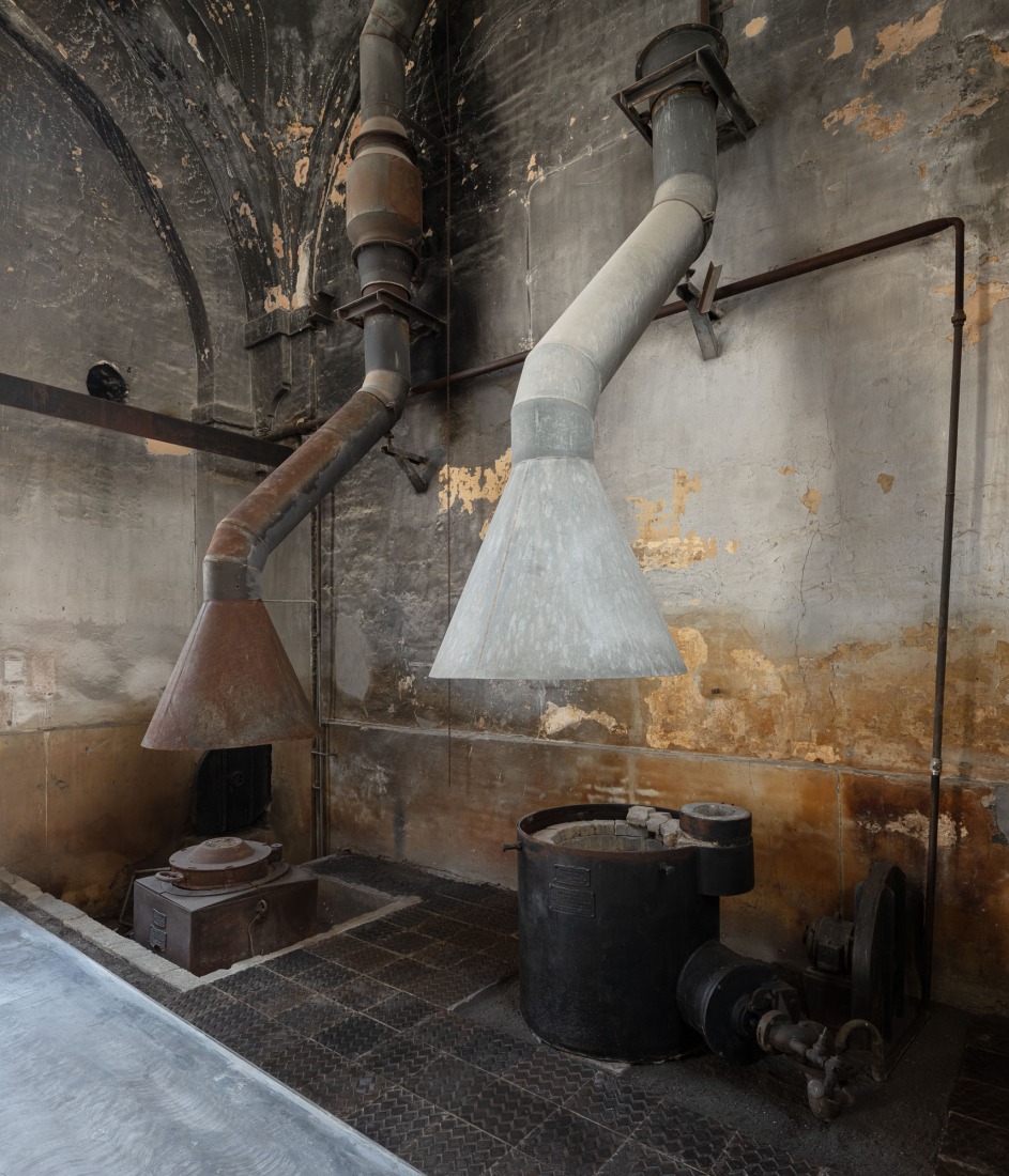 "Centro Magallanes_ICC" at the Royal Artillery Factory of Seville by Reina & Asociados. Photograph by Fernando Alda.