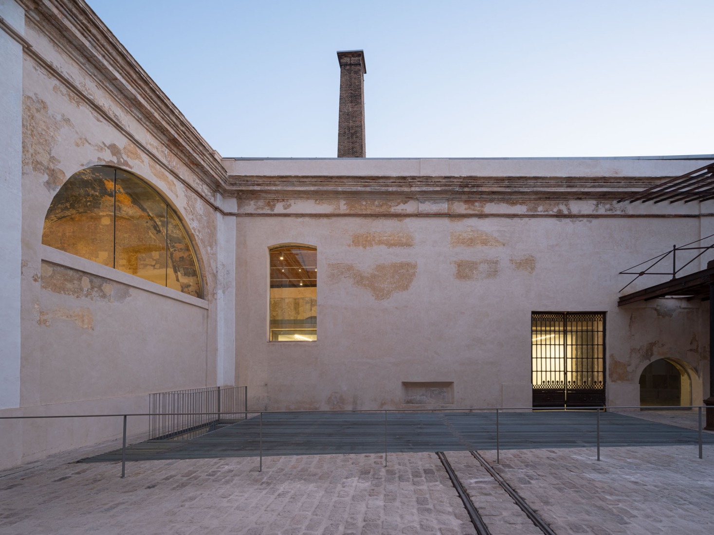 "Centro Magallanes_ICC" at the Royal Artillery Factory of Seville by Reina & Asociados. Photograph by Fernando Alda.