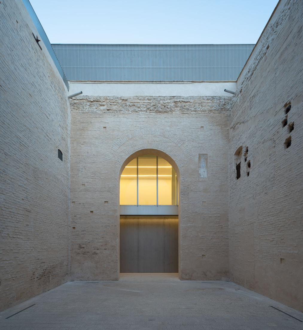 "Centro Magallanes_ICC" at the Royal Artillery Factory of Seville by Reina & Asociados. Photograph by Fernando Alda.