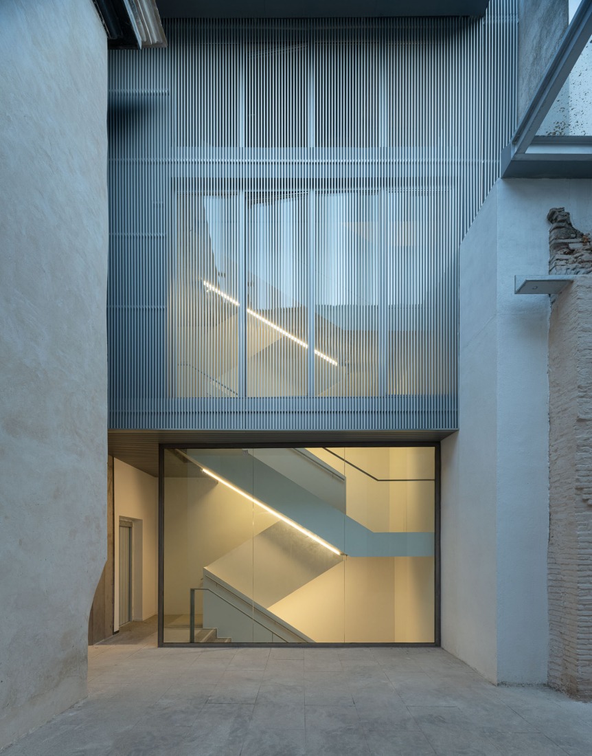 "Centro Magallanes_ICC" at the Royal Artillery Factory of Seville by Reina & Asociados. Photograph by Fernando Alda.