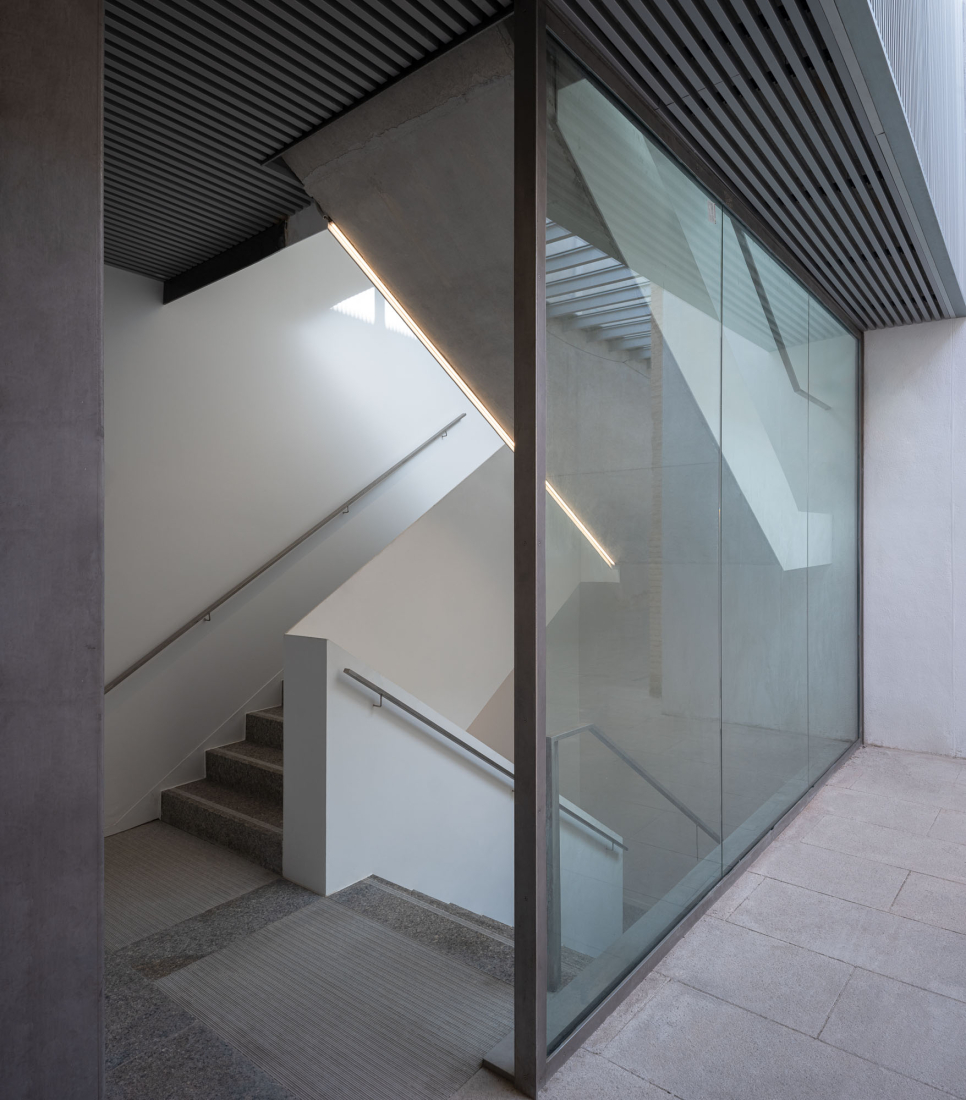 "Centro Magallanes_ICC" at the Royal Artillery Factory of Seville by Reina & Asociados. Photograph by Fernando Alda.