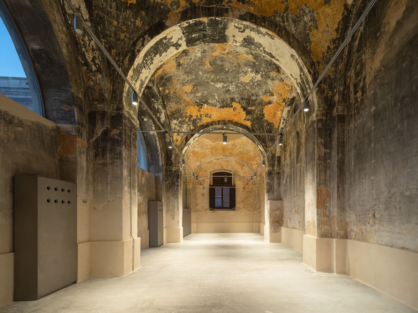 "Centro Magallanes_ICC" at the Royal Artillery Factory of Seville by Reina & Asociados. Photograph by Fernando Alda.