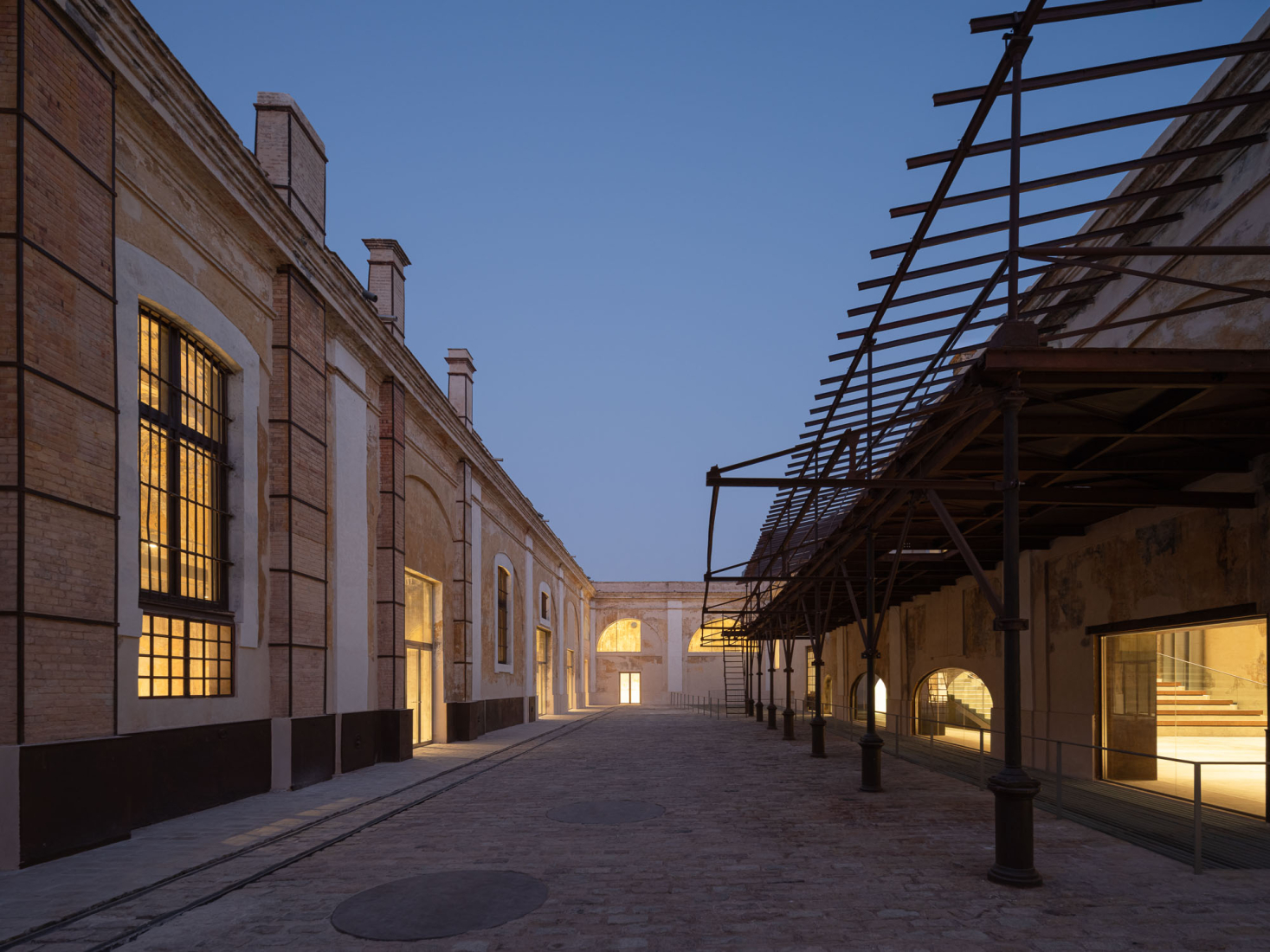 "Centro Magallanes_ICC" at the Royal Artillery Factory of Seville by Reina & Asociados. Photograph by Fernando Alda.