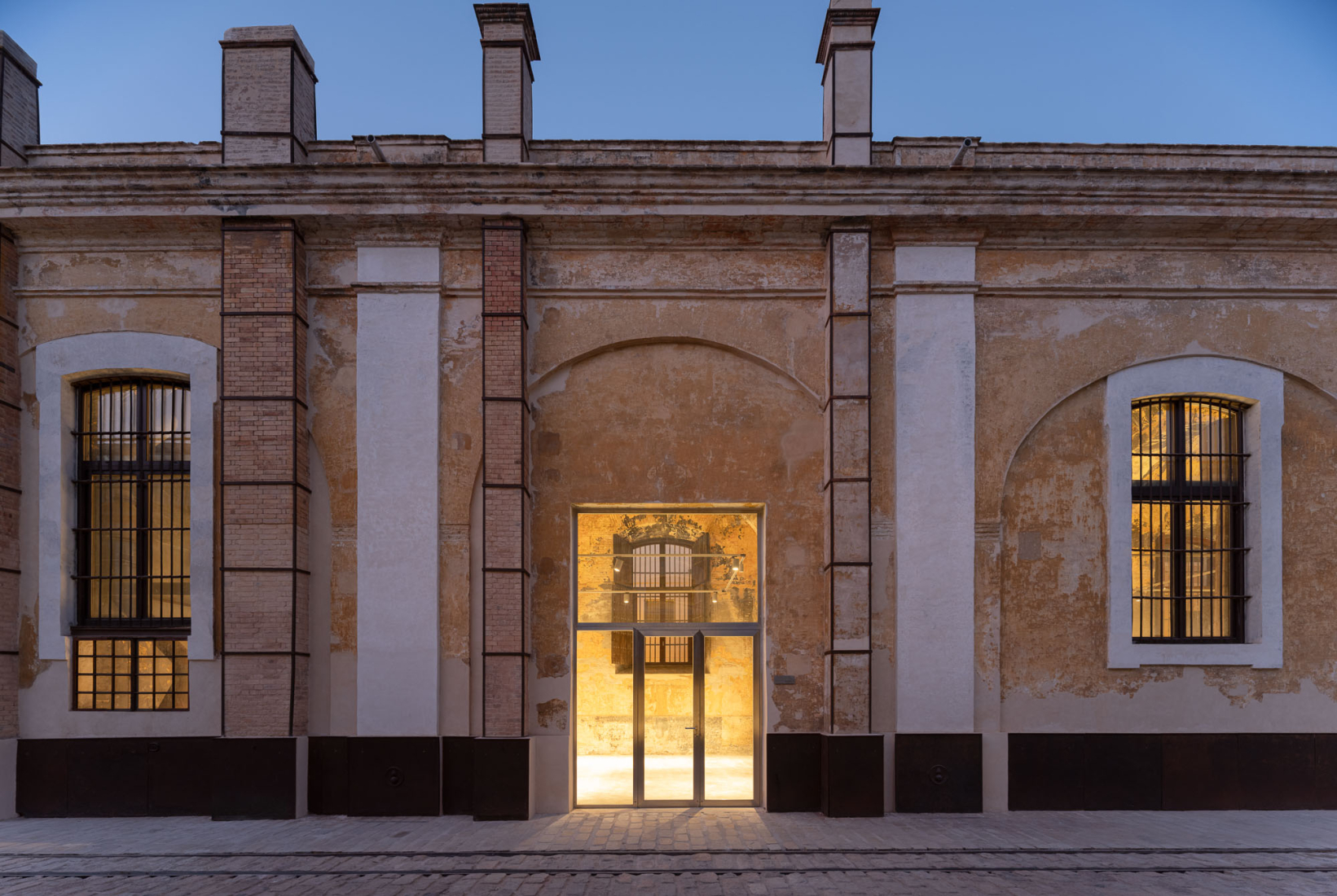 "Centro Magallanes_ICC" at the Royal Artillery Factory of Seville by Reina & Asociados. Photograph by Fernando Alda.