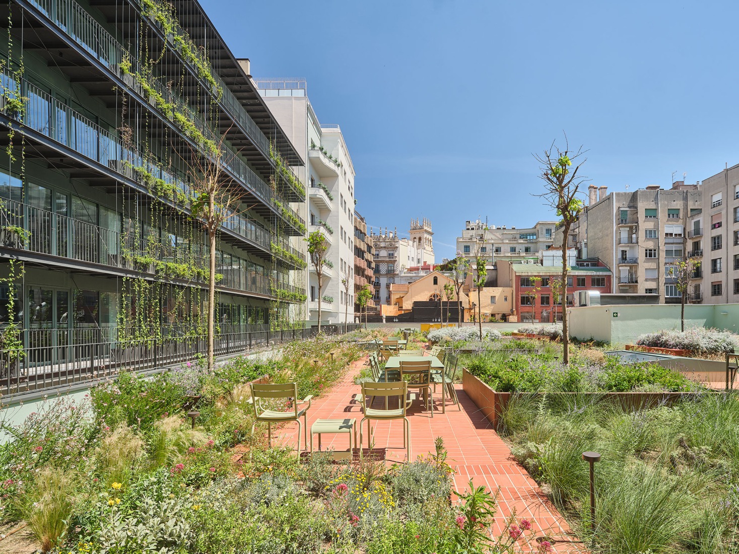Renovation of the Aribau195 building by scob. Photograph by Adrià Goula.