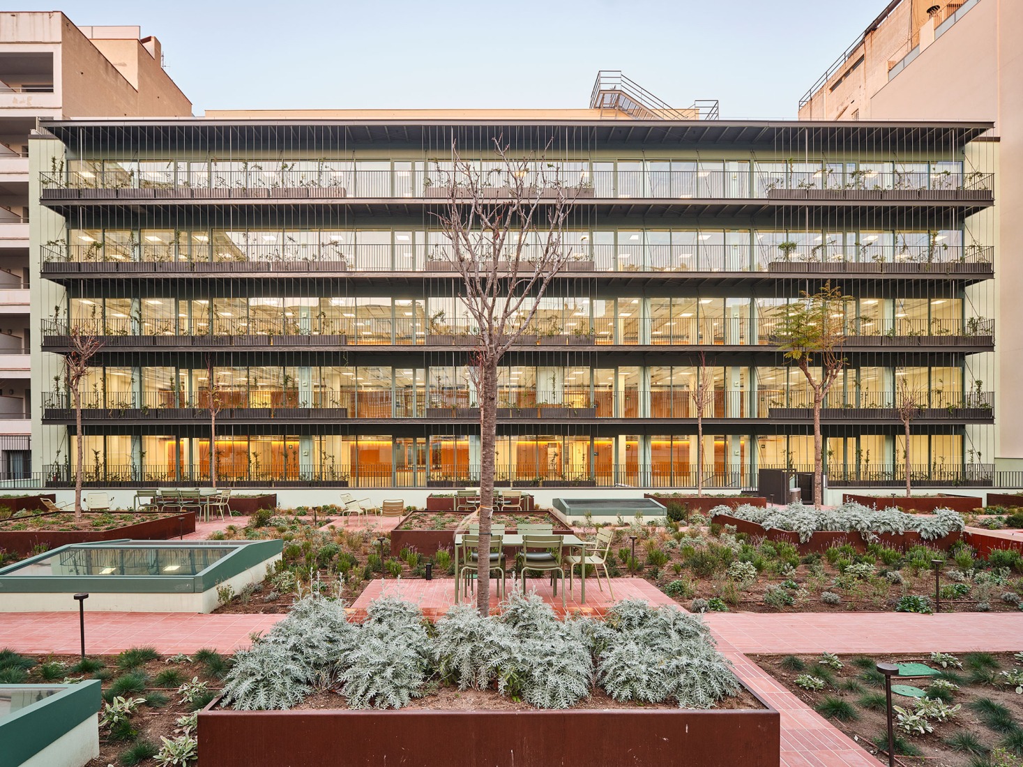 Renovation of the Aribau195 building by scob. Photograph by Adrià Goula.