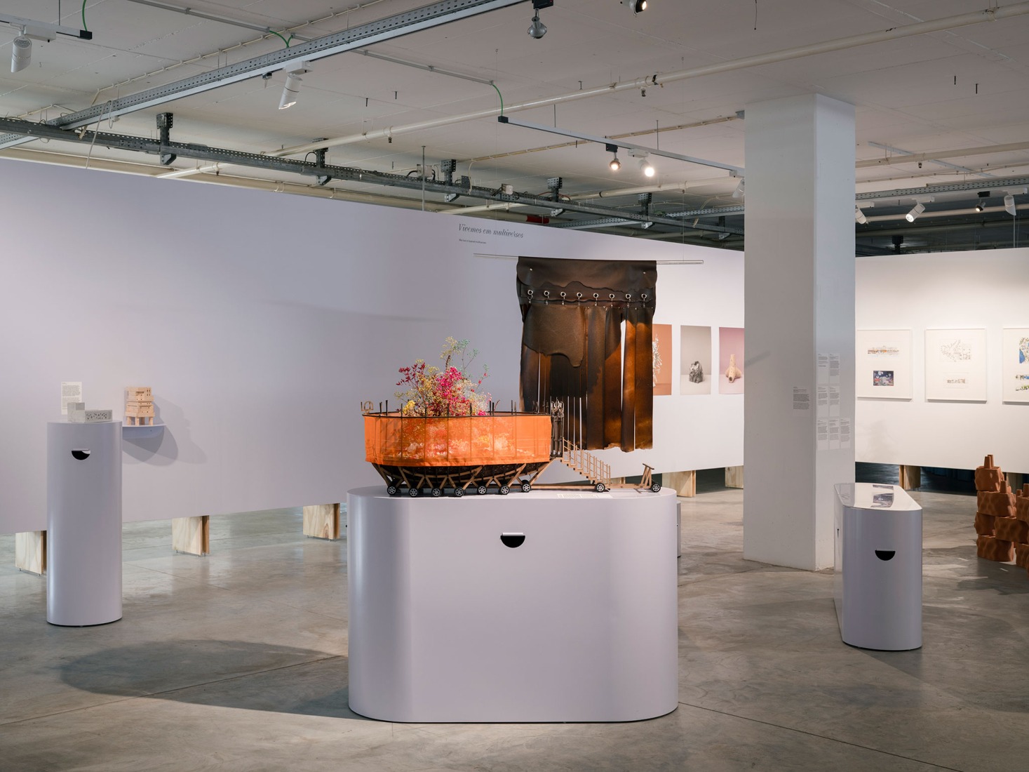 «Garage Encounters» por BUREAU. Fotografía por Dylan Perrenoud.