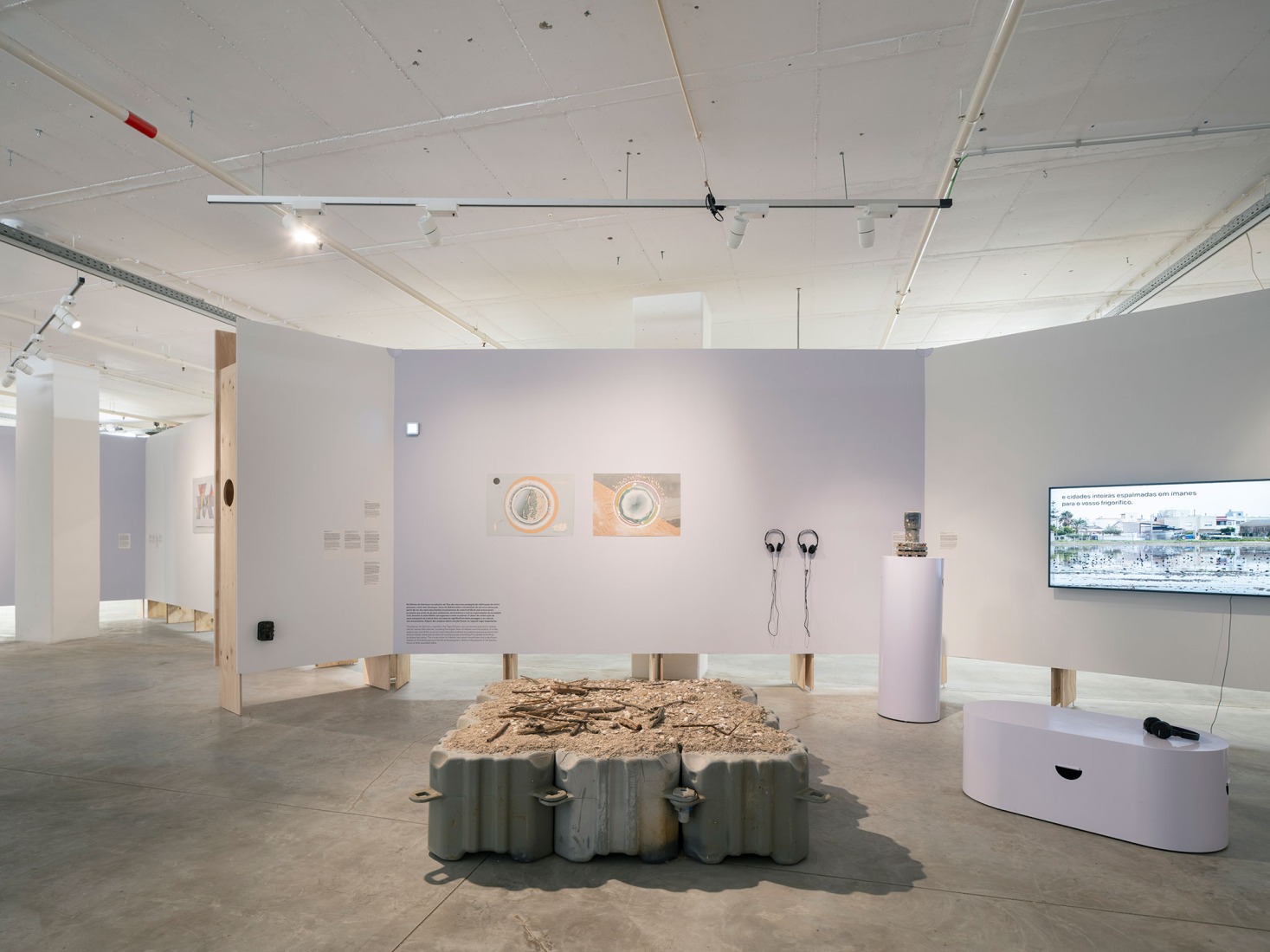 «Garage Encounters» por BUREAU. Fotografía por Dylan Perrenoud.