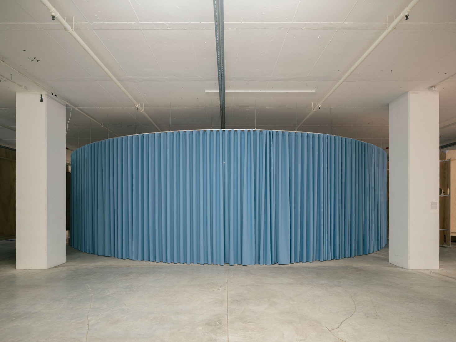 «Garage Encounters» por BUREAU. Fotografía por Dylan Perrenoud.