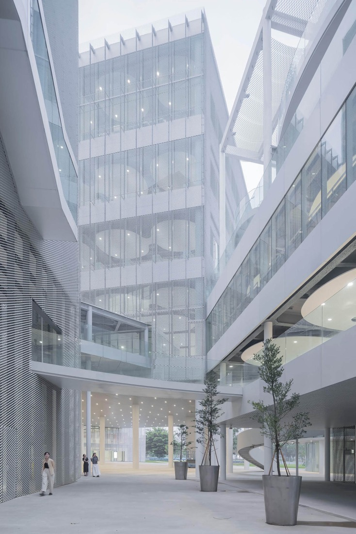 Museo-biblioteca verde de Taichung por SANAA. Fotografía por YHLAA.