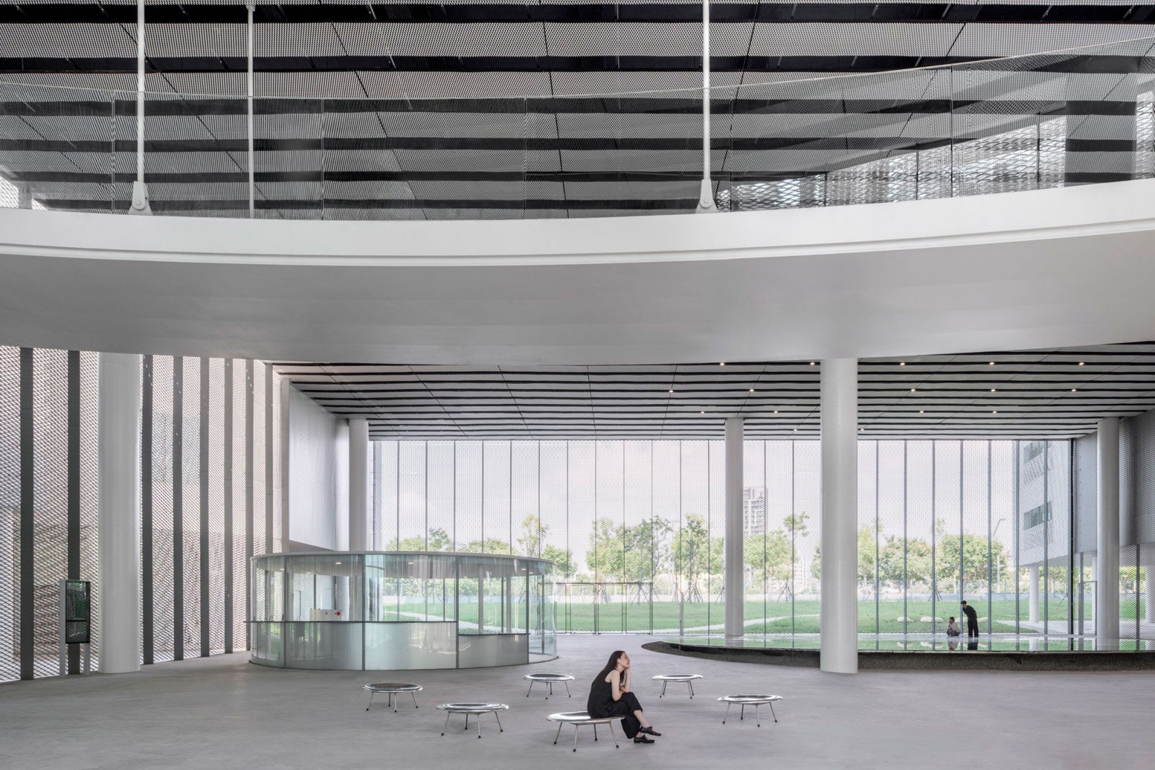 Museo-biblioteca verde de Taichung por SANAA. Fotografía por YHLAA.