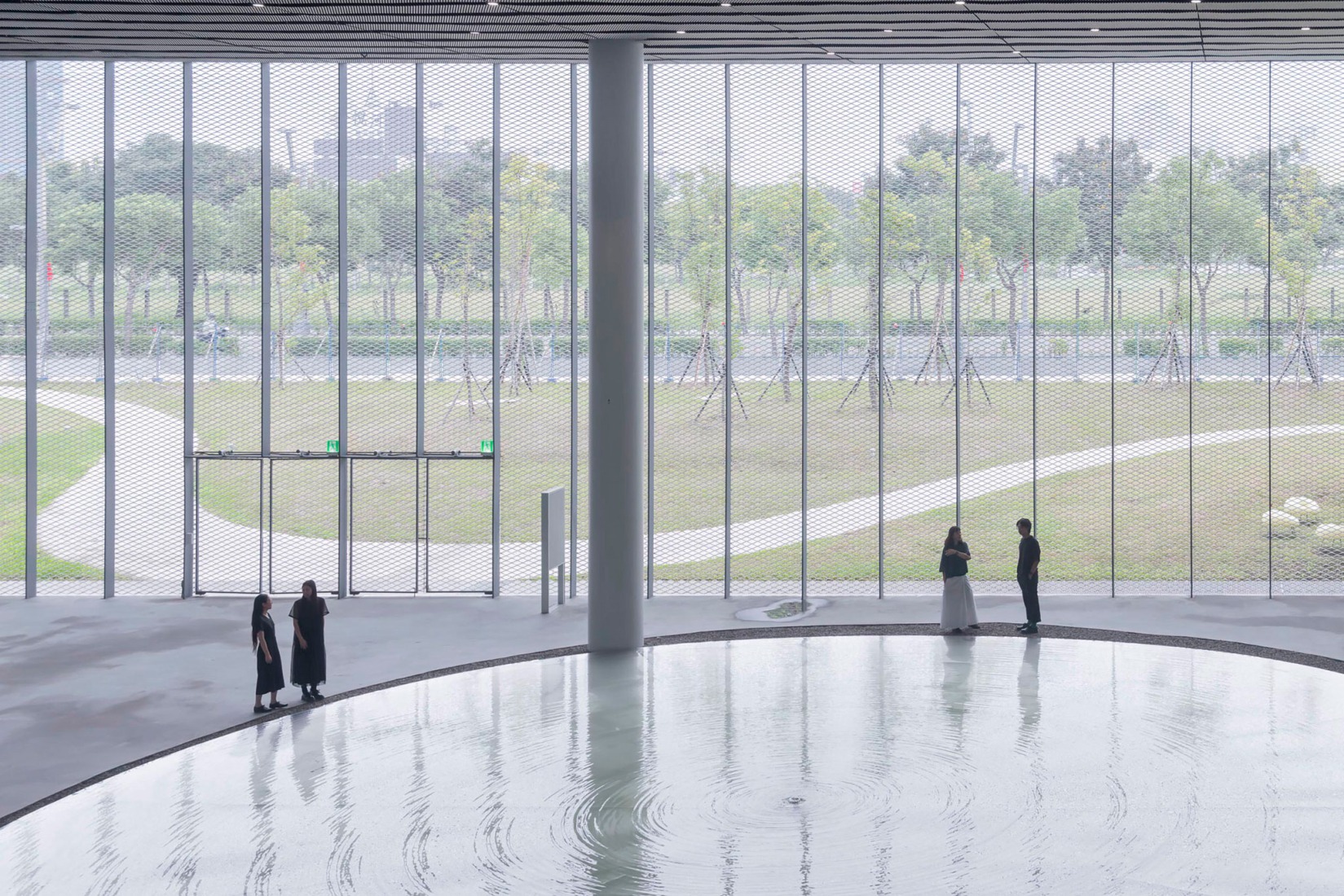 Museo-biblioteca verde de Taichung por SANAA. Fotografía por Iwan Baan.