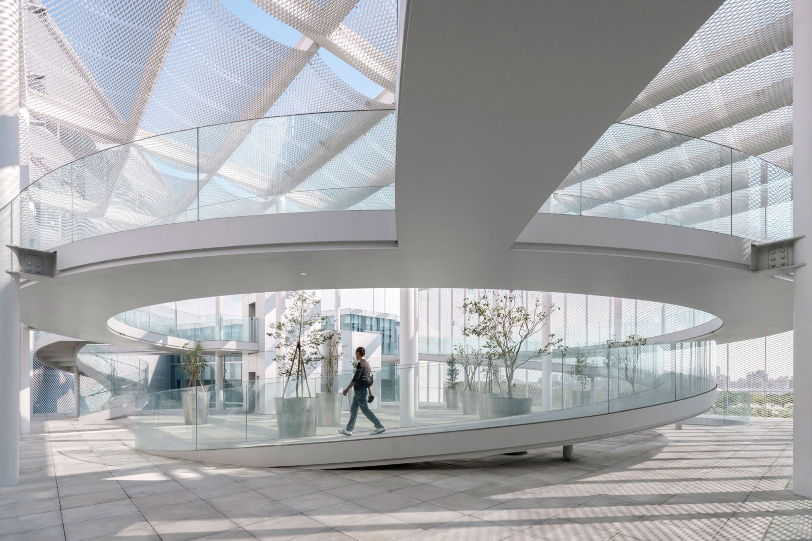 Museo-biblioteca verde de Taichung por SANAA. Fotografía por YHLAA.