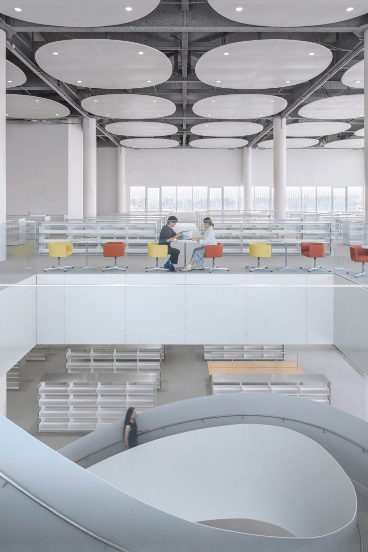 Museo-biblioteca verde de Taichung por SANAA. Fotografía por YHLAA.