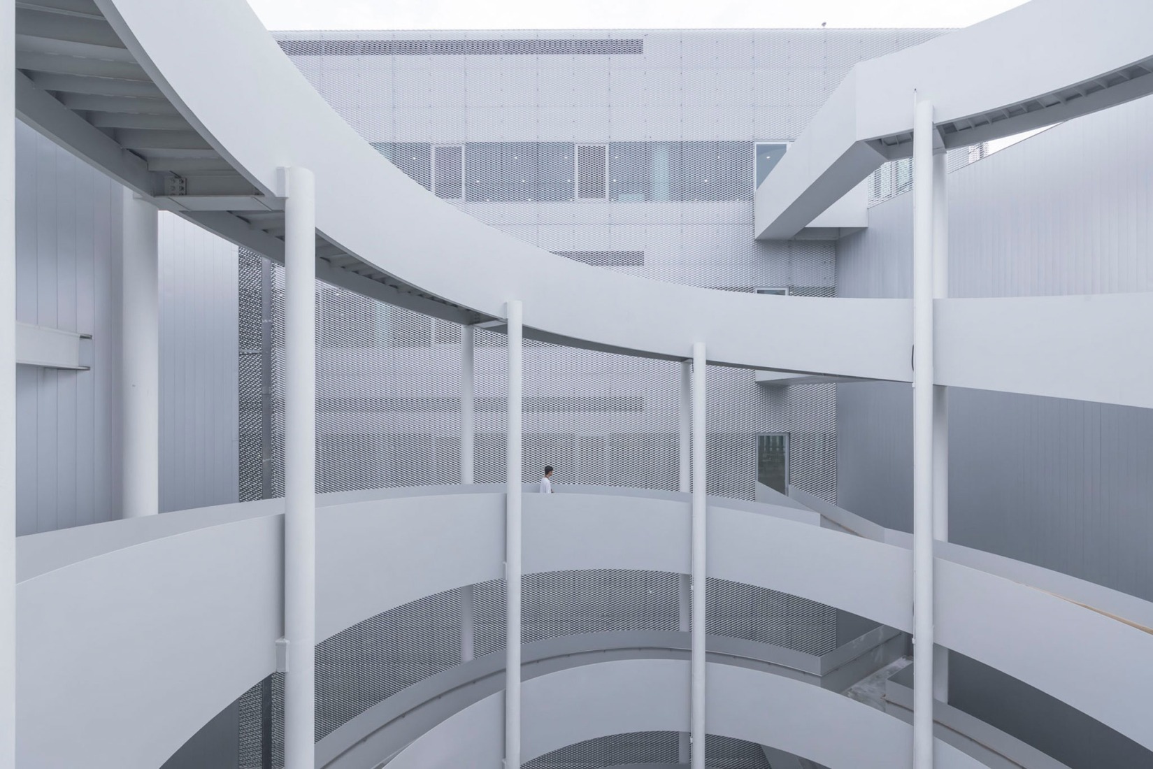 Museo-biblioteca verde de Taichung por SANAA. Fotografía por Iwan Baan.