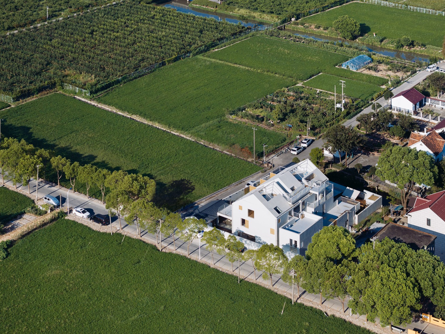 Open Views to the South and East. The Catcher guesthouse by Team_BLDG. Photograph by Hu Siyuan.