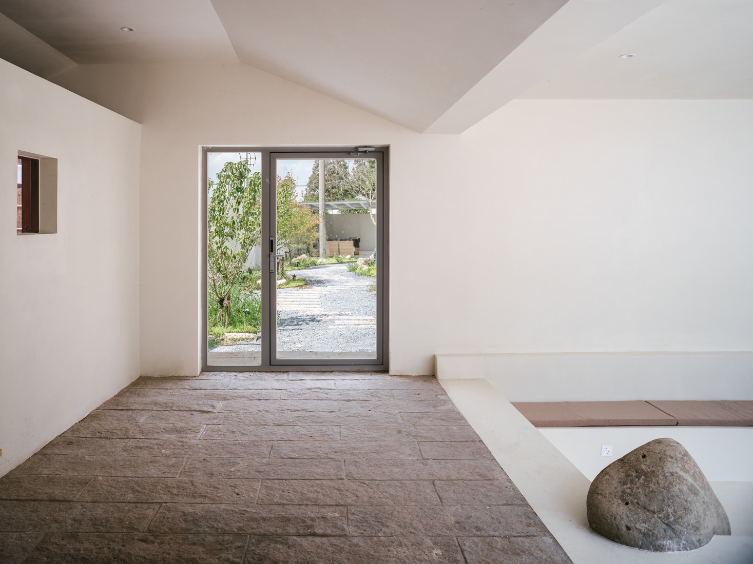 Serene sunken Seating Area. The Catcher guesthouse by Team_BLDG. Photograph by Hu Siyuan.