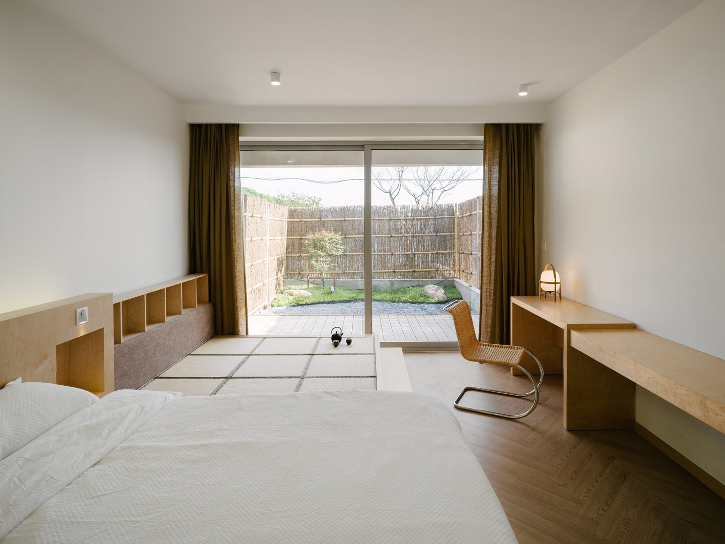 Private Courtyards (Ground-Floor Rooms). The Catcher guesthouse by Team_BLDG. Photograph by Hu Siyuan.