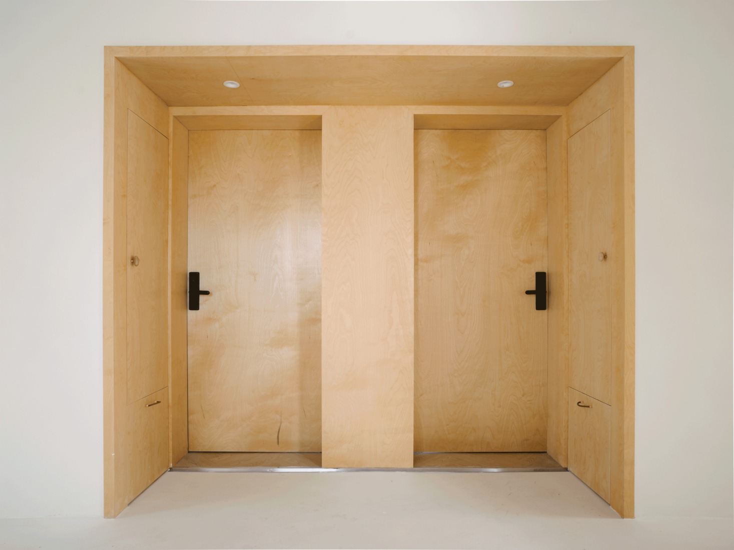 A Few “Opening Styles” of the Entryway. The Catcher guesthouse by Team_BLDG. Photograph by Hu Siyuan.