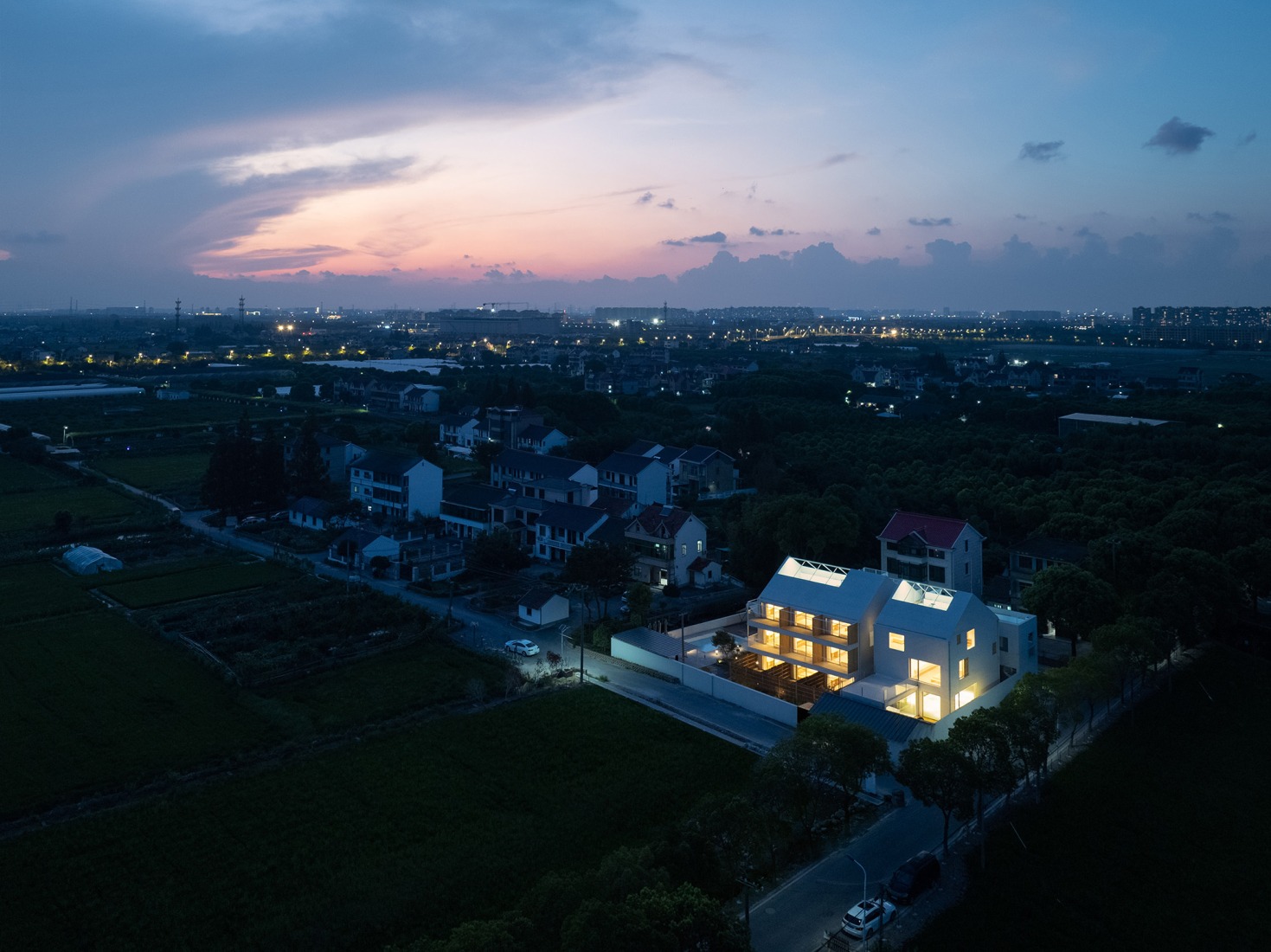 Guesthouse in the Serene Night. The Catcher guesthouse by Team_BLDG. Photograph by Hu Siyuan.